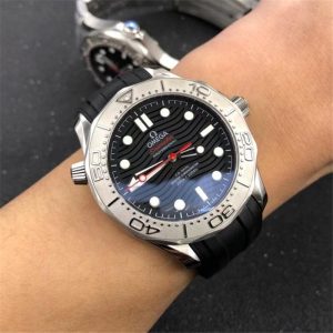 OR歐米茄海馬300游艇Nekton歐米茄還有游艇風(fēng)格的復(fù)刻表